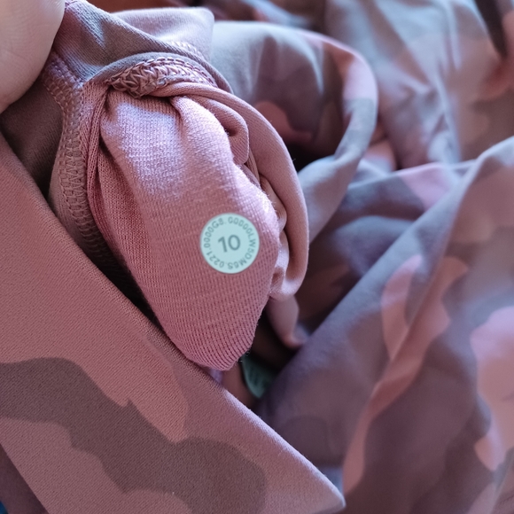 Lululemon Align High Rise Camo Briar Rose Legging - Picture 9 of 9